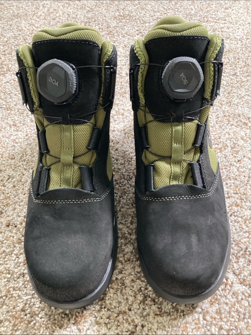 Strauss Men's Olive/Black Lace-Up Work Boot with Cushioned Collar. Retail $200